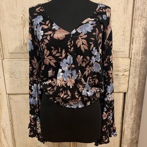 American Eagle floral top
